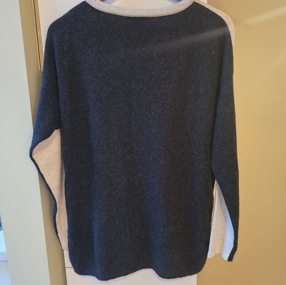 Vince Cashmere Knit Two Toned Gray Blue Sweater Medium - Picture 6 of 7